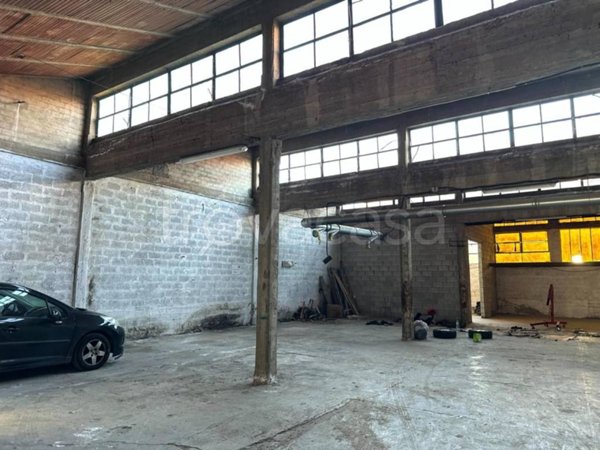 locale commerciale in affitto a Porcari