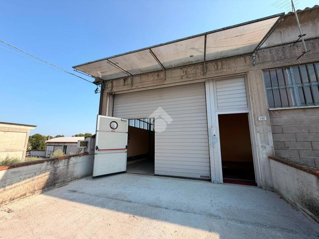 locale commerciale in affitto a Porcari in zona Padule
