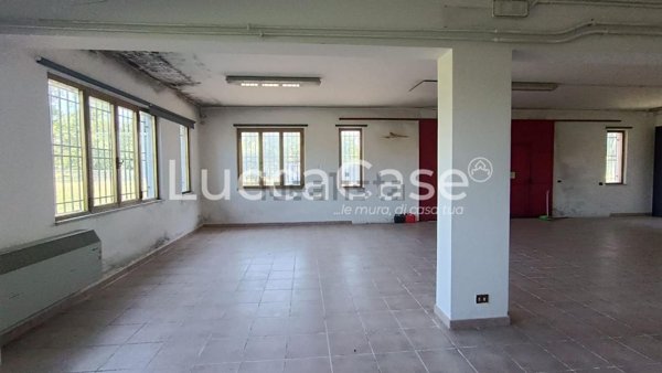 locale di sgombero in affitto a Porcari in zona Rughi