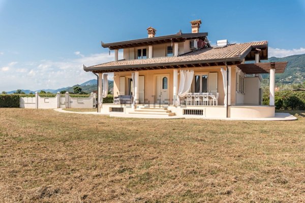 casa indipendente in affitto a Seravezza