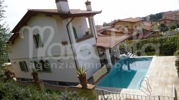 casa indipendente in affitto a Seravezza