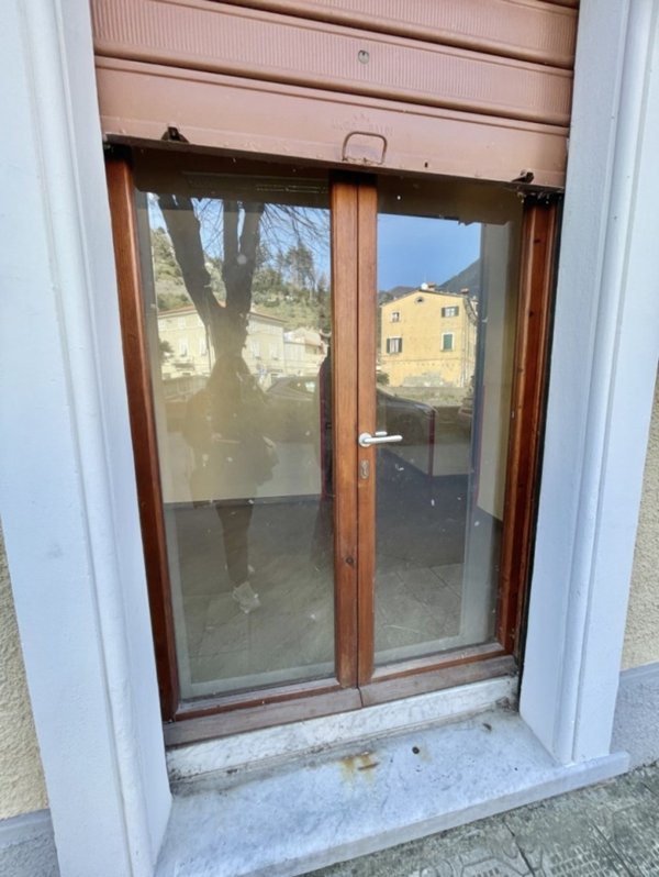 locale commerciale in affitto a Seravezza