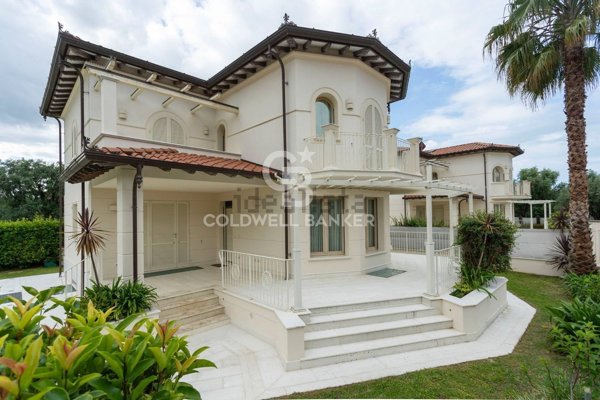 casa indipendente in affitto a Seravezza