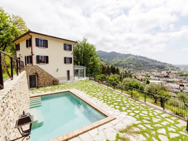 casa indipendente in affitto a Seravezza in zona Corvaia