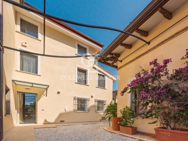 casa indipendente in affitto a Seravezza in zona Querceta