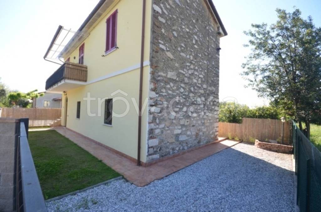 casa indipendente in affitto a Seravezza