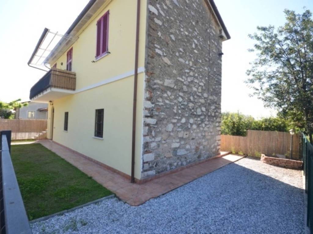 casa indipendente in affitto a Seravezza in zona Querceta