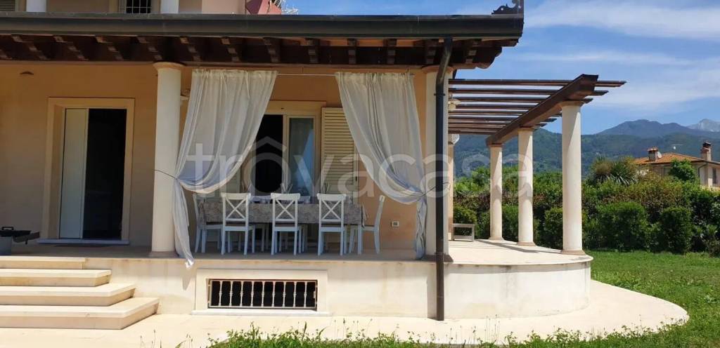 casa indipendente in affitto a Seravezza