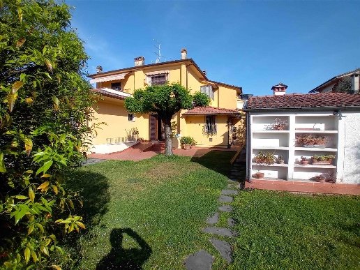 appartamento in affitto a Seravezza in zona Ripa