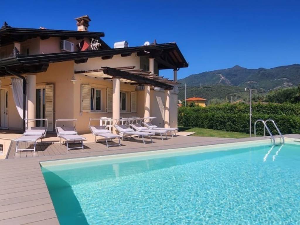 casa indipendente in affitto a Seravezza