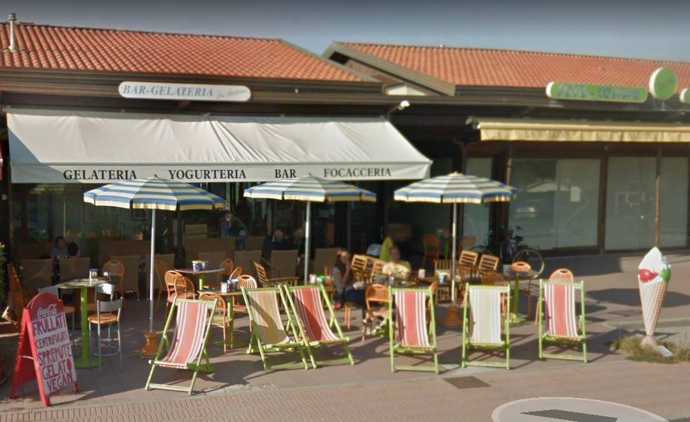 negozio in vendita a Viareggio in zona Torre del Lago