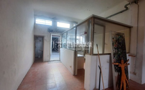 locale di sgombero in affitto a Viareggio