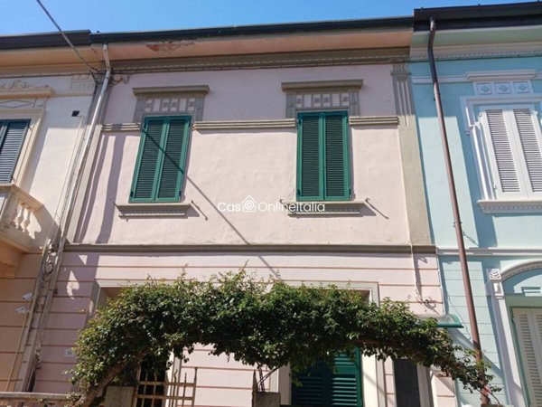 appartamento in affitto a Viareggio