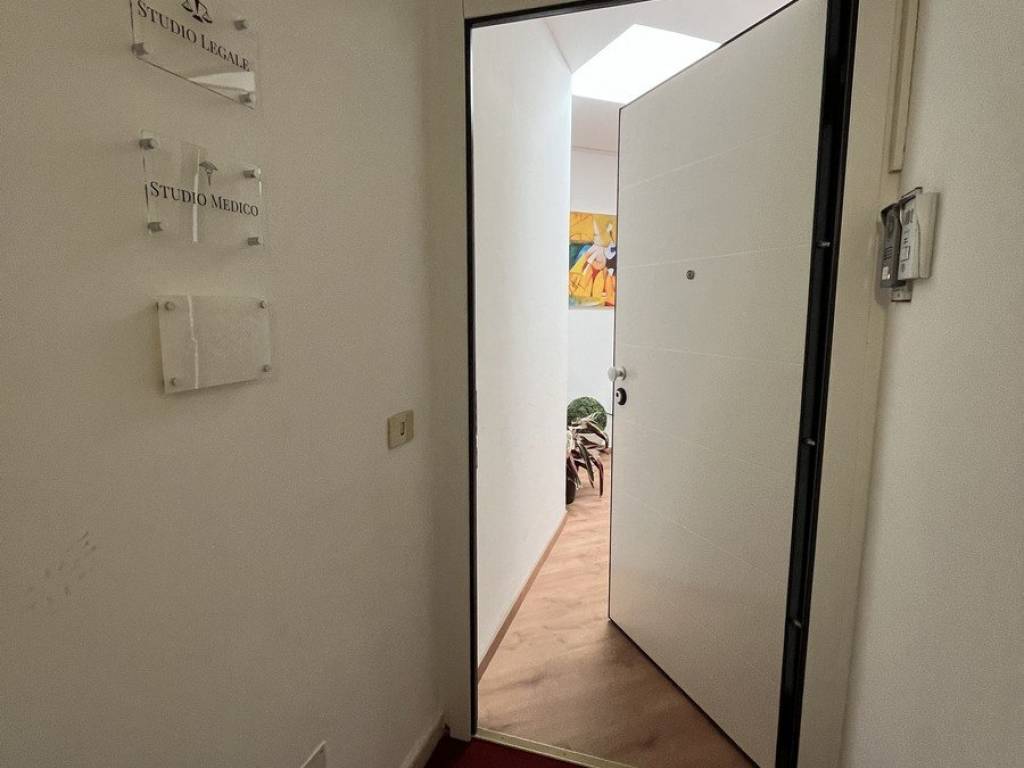ufficio in affitto a Viareggio in zona Campo d'Aviazione