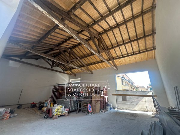 capannone in affitto a Viareggio