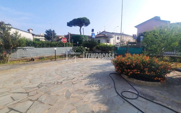 appartamento in affitto a Viareggio in zona Campo d'Aviazione