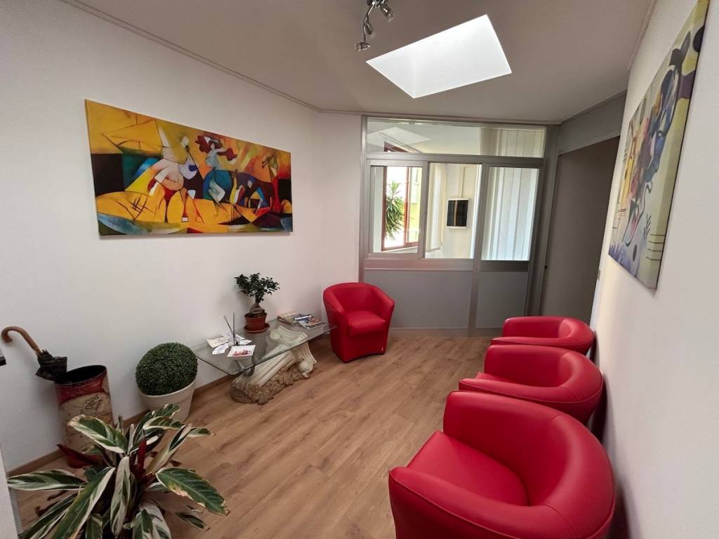 ufficio in affitto a Viareggio in zona Campo d'Aviazione