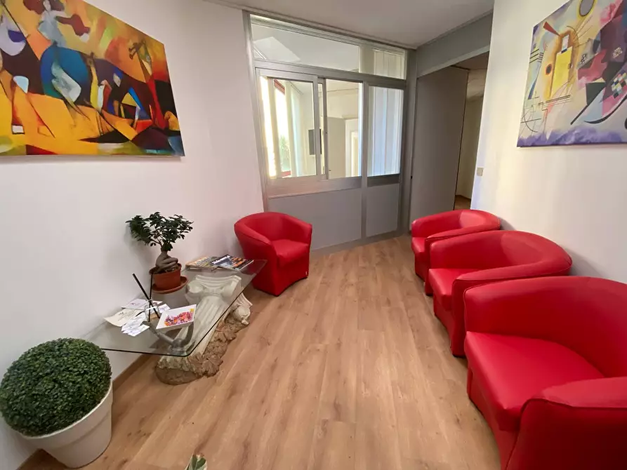 ufficio in affitto a Viareggio in zona Campo d'Aviazione