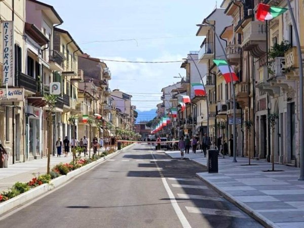 negozio in affitto a Viareggio in zona Centro Storico