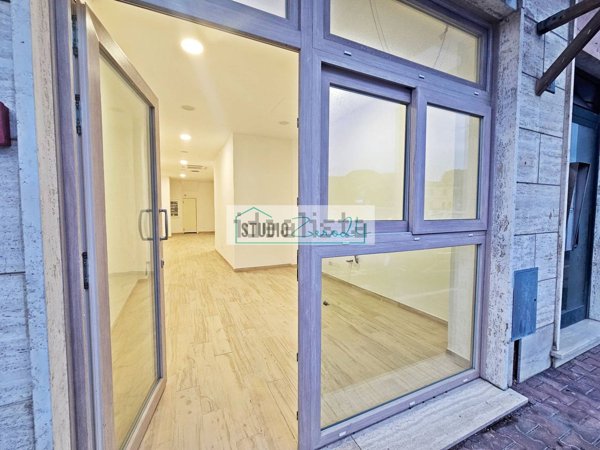 locale commerciale in affitto a Viareggio