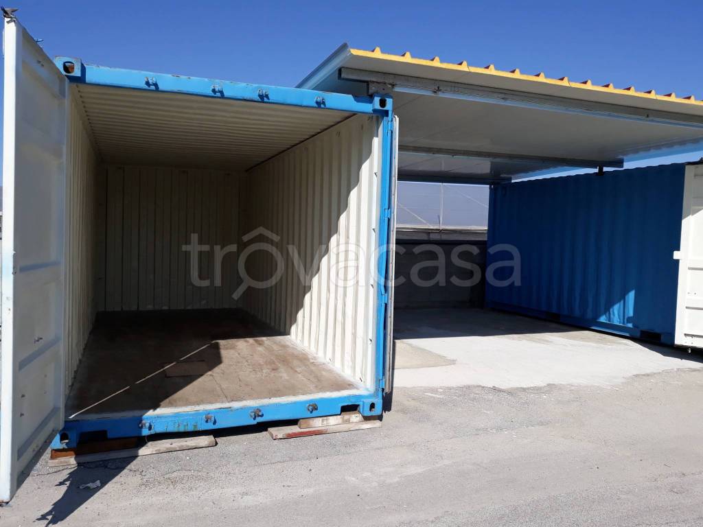 locale di sgombero in affitto a Viareggio