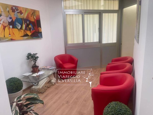 ufficio in affitto a Viareggio in zona Campo d'Aviazione