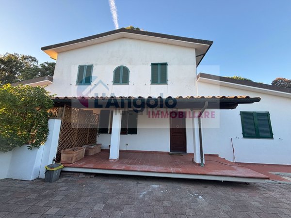 casa indipendente in affitto a Viareggio in zona Torre del Lago