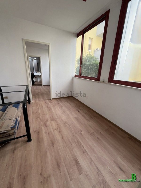 ufficio in affitto a Viareggio in zona Campo d'Aviazione