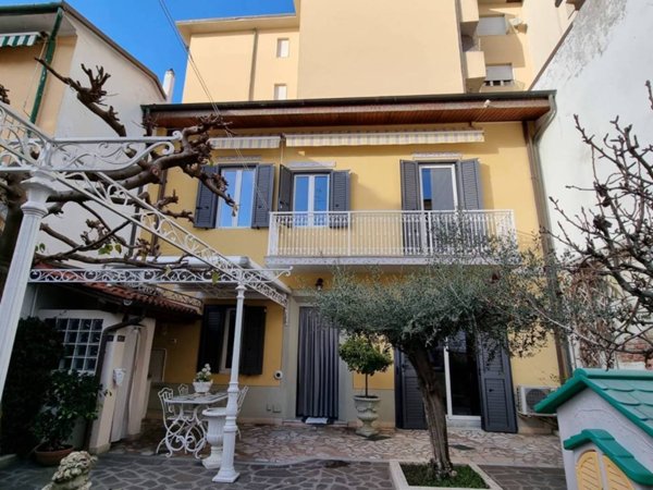 casa indipendente in affitto a Viareggio