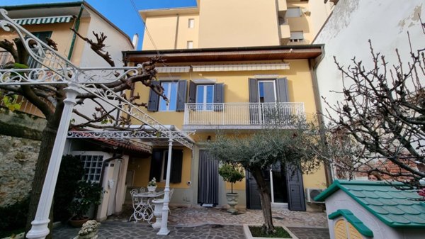 casa indipendente in affitto a Viareggio