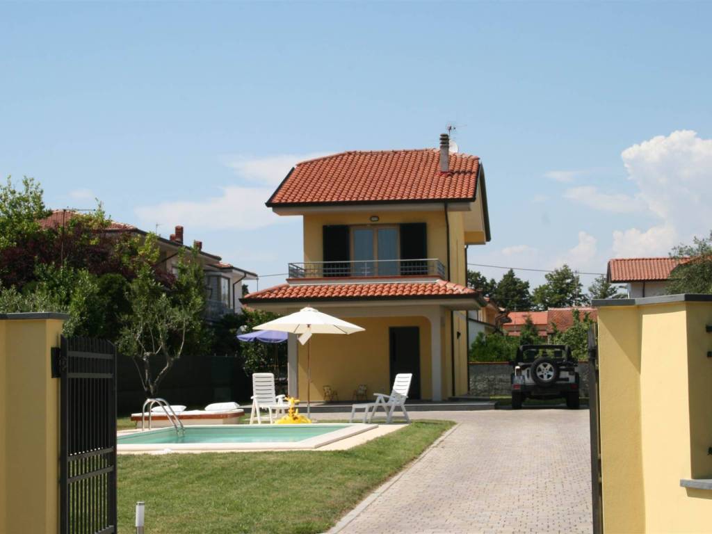 casa indipendente in affitto a Viareggio in zona Torre del Lago