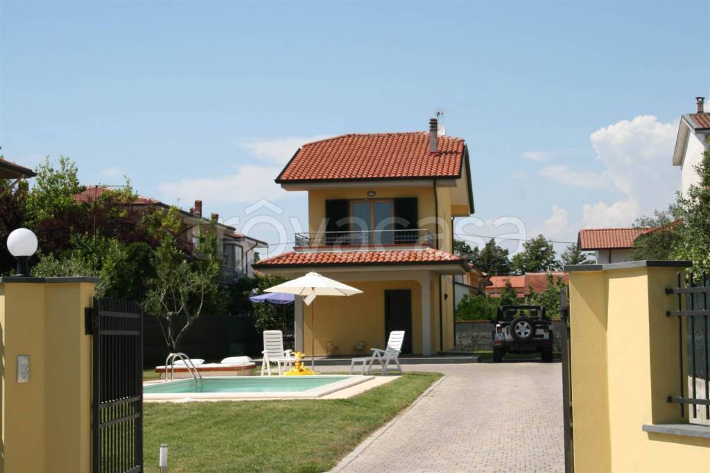 casa indipendente in affitto a Viareggio in zona Torre del Lago