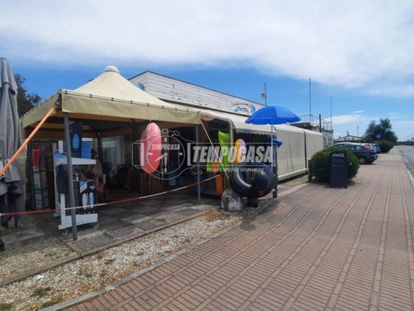 negozio in affitto a Viareggio in zona Campo d'Aviazione