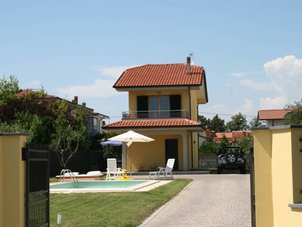 casa indipendente in affitto a Viareggio in zona Torre del Lago