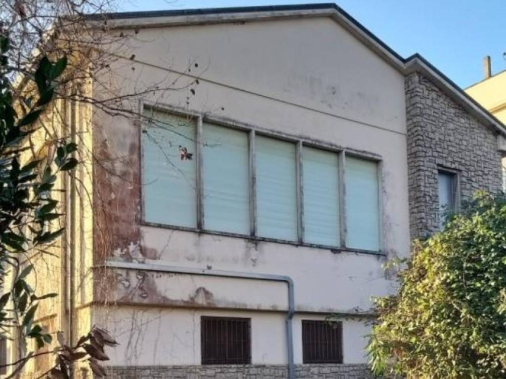 locale commerciale in affitto a Viareggio