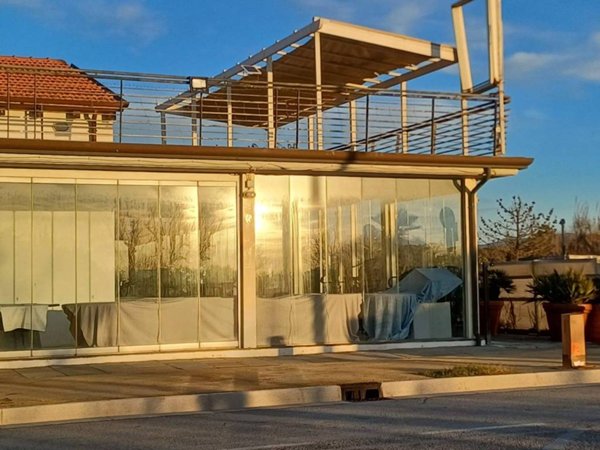 negozio in affitto a Viareggio in zona Torre del Lago