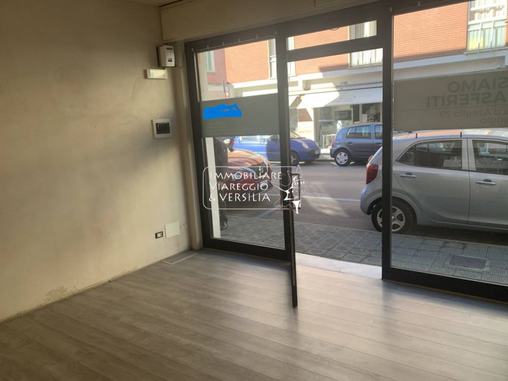 locale commerciale in affitto a Viareggio in zona Centro Storico