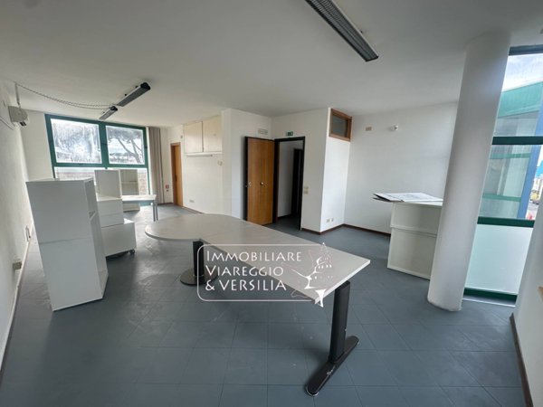 ufficio in affitto a Viareggio in zona Campo d'Aviazione