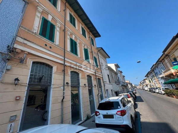 locale commerciale in affitto a Viareggio in zona Centro Storico