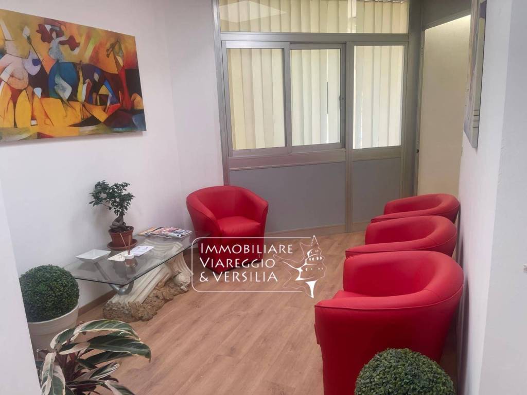ufficio in affitto a Viareggio in zona Campo d'Aviazione