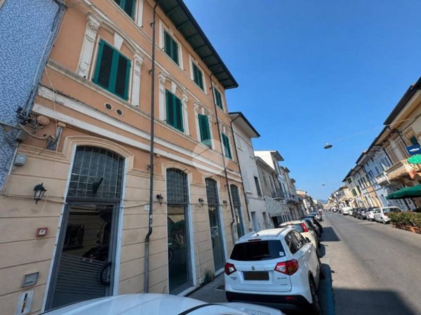 negozio in affitto a Viareggio in zona Centro Storico