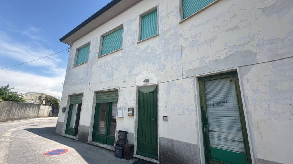 ufficio in affitto a Viareggio in zona Cinquini