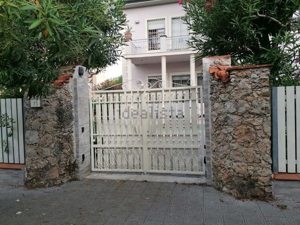 casa indipendente in affitto a Viareggio in zona Marco Polo
