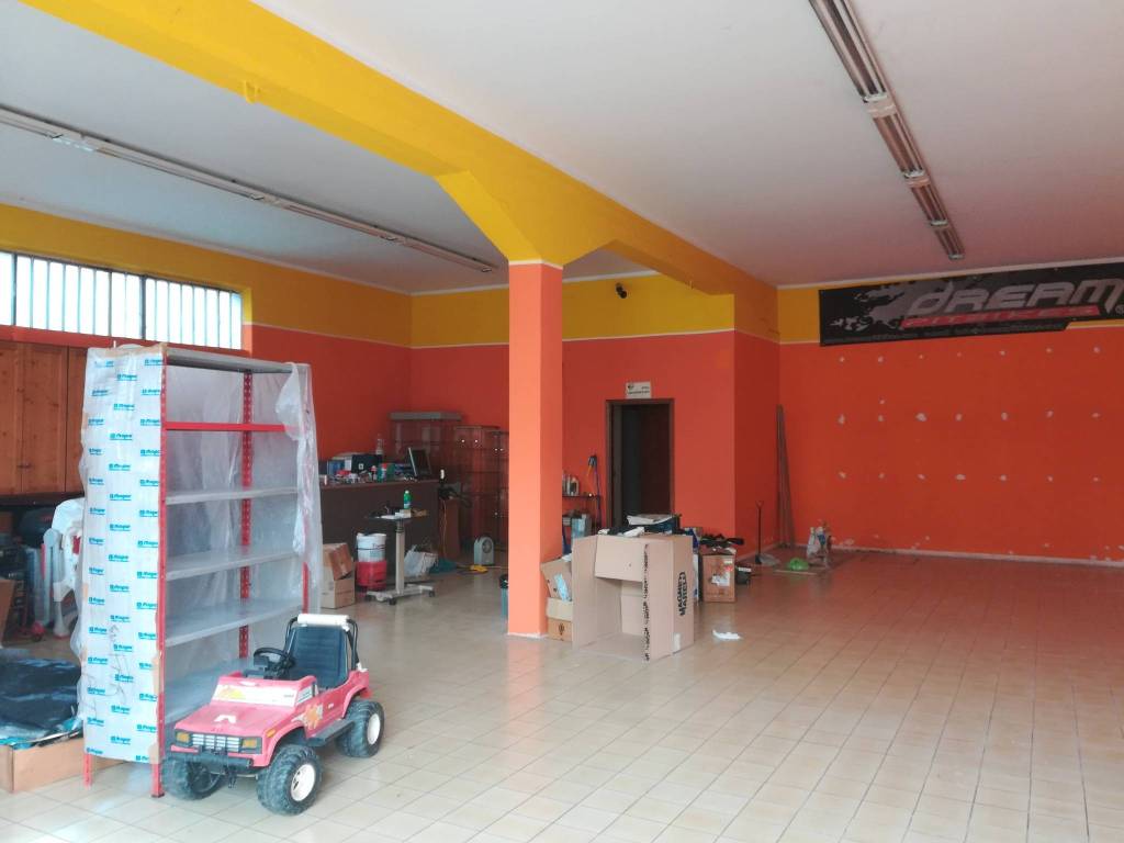 negozio in affitto ad Agliana