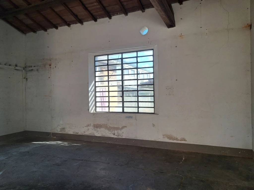 negozio in affitto ad Agliana