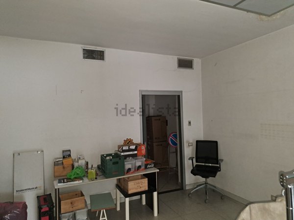 locale commerciale in affitto ad Agliana