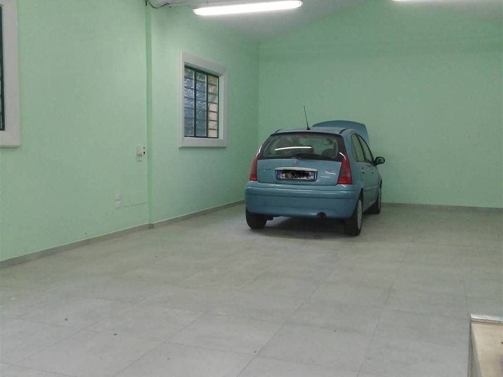 locale commerciale in affitto ad Agliana