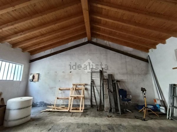 locale di sgombero in affitto ad Agliana