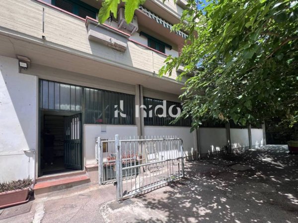 locale commerciale in affitto ad Agliana