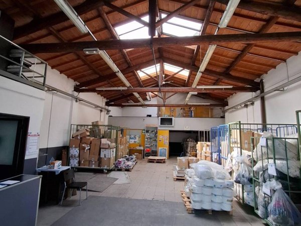 locale commerciale in affitto ad Agliana in zona San Niccolò